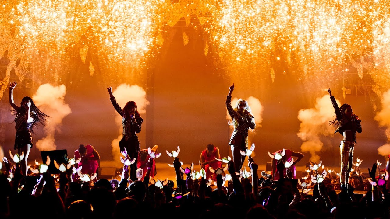 2NE1 - 'CRUSH' Live Performance π€