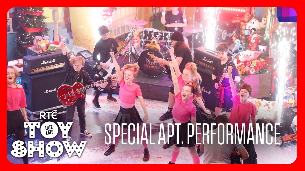 APT. Performance | ROSÉ & Bruno Mars Smash hit | The Late Late Toy Show 2025
