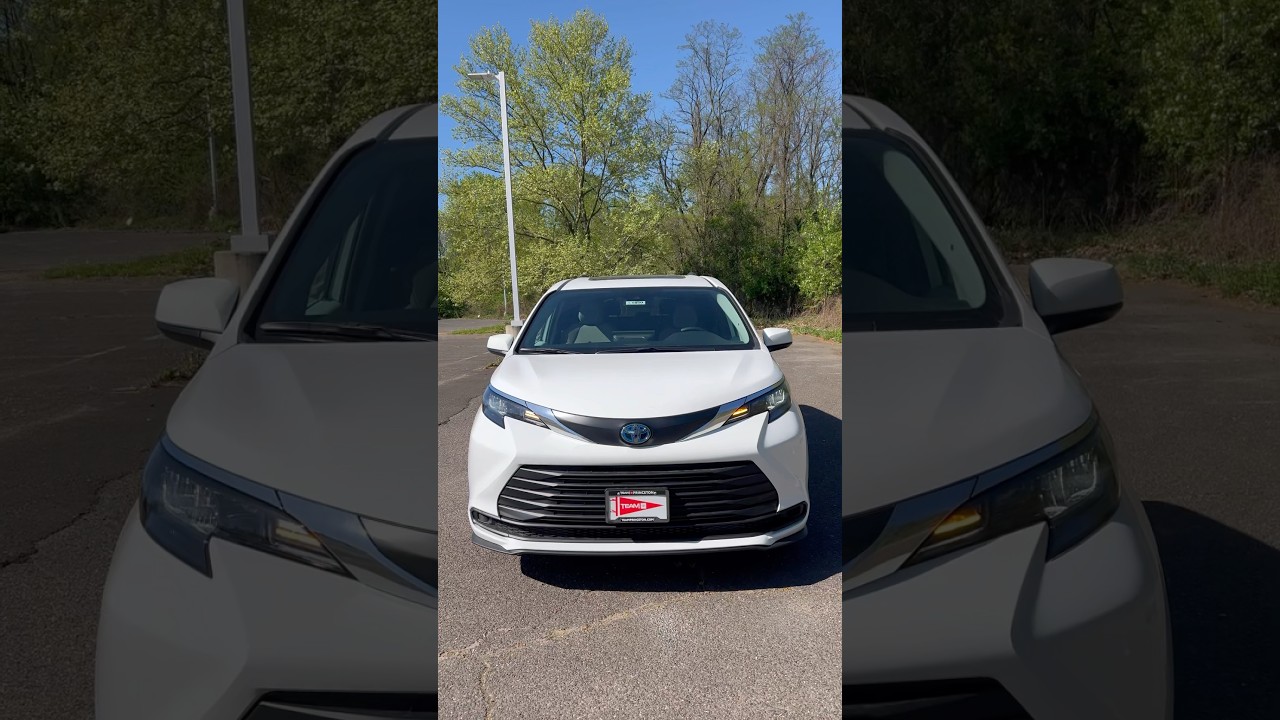 2025 Toyota Sienna LE Full Review 🚗