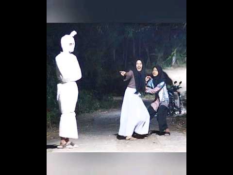 Prank Pocong ! Cobalah untuk tidak tertawa 😂🙏 #komedi #prankpocong