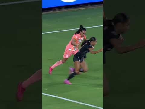 A stunning strike by Alyssa Thompson in the 86th minute! 😱 #nwsl