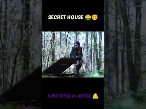 Is tahkhane ke andar kya hai ??