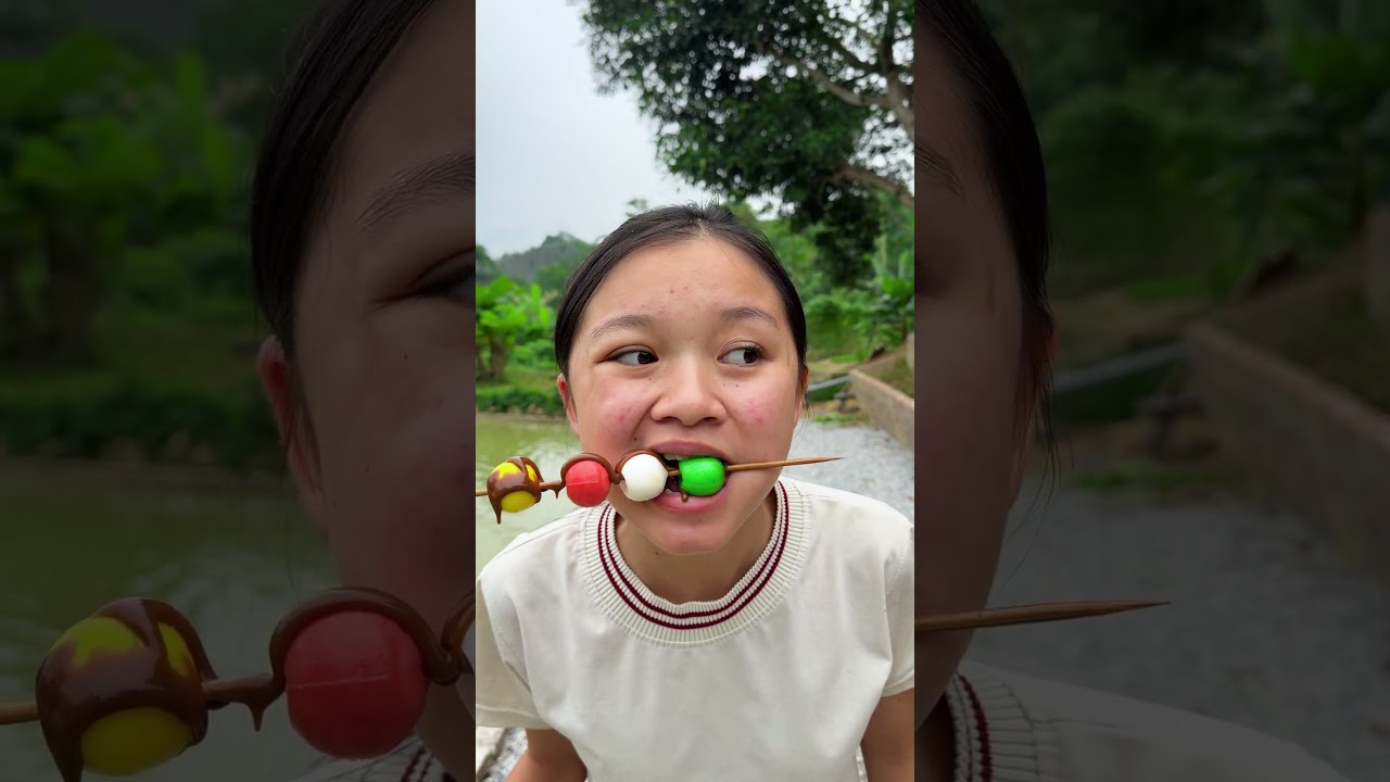 Chia Sẻ Niềm Vui và Nụ Cười Qua Những Viên Kẹo Cùng Bà Cháu Gia Hân