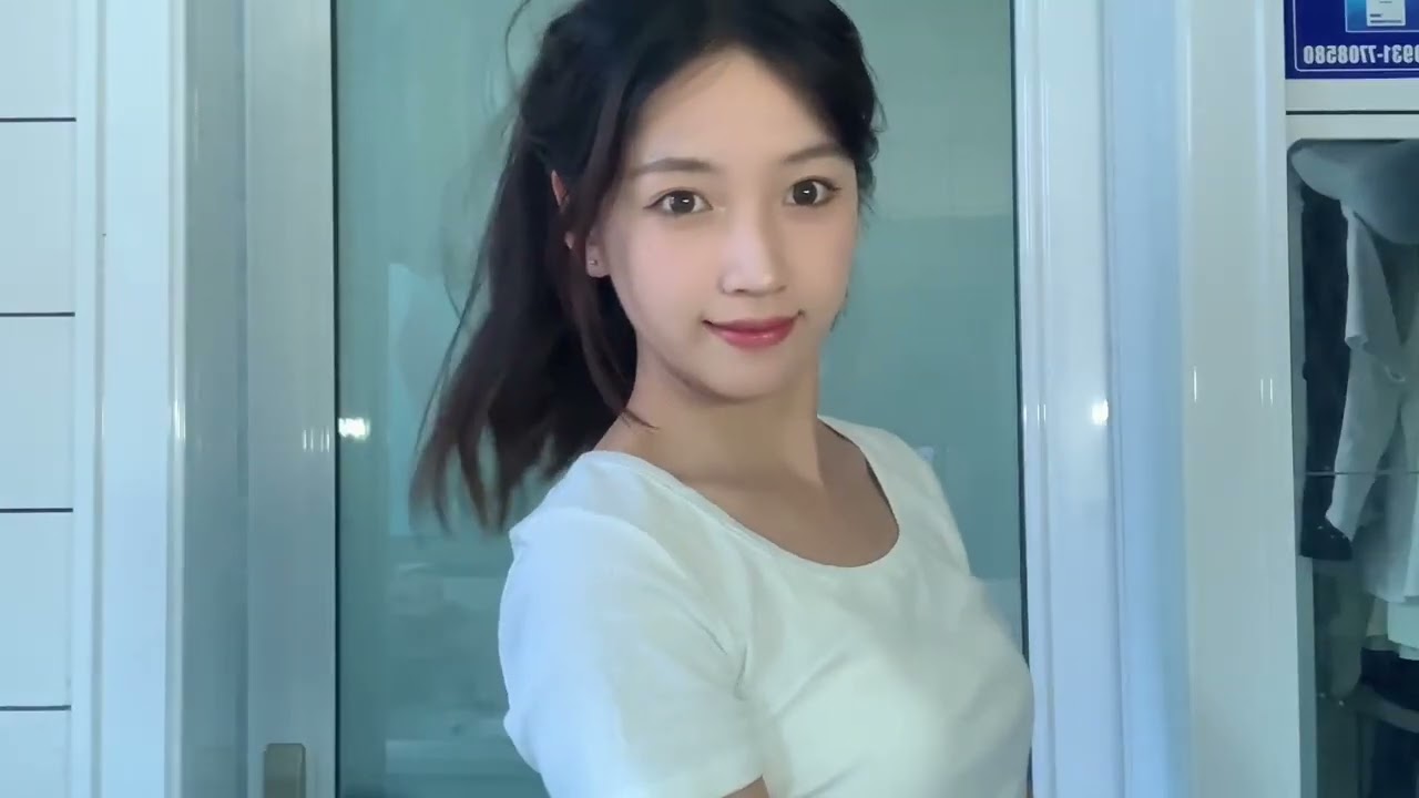 Stunning Chinese Girl Showcases Dance & Style ✨