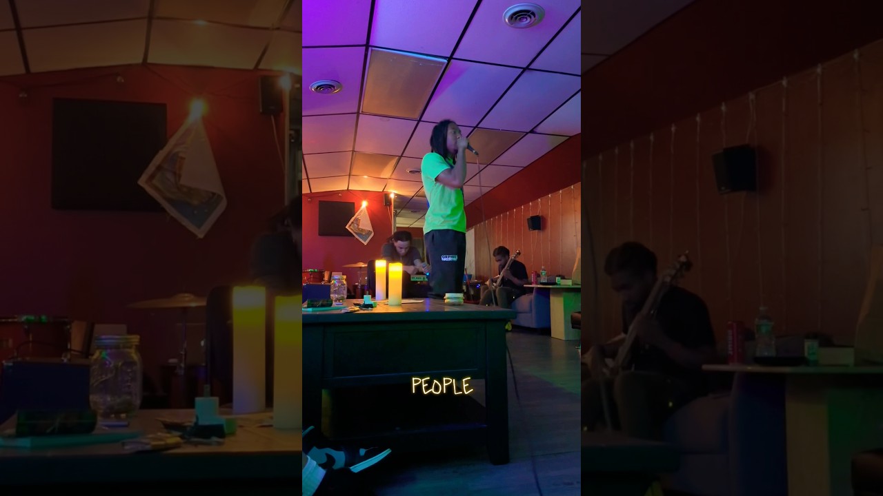 Acoustic vs. Live Band 🎤: Which Elevates Hip Hop Performances?