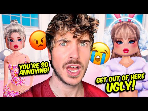 Playing DRESS TO IMPRESS on ROBLOX!!