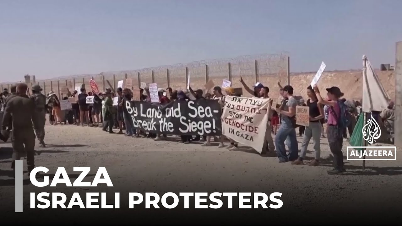 Israeli Protesters Attempt to Block Soldiers Entering Gaza