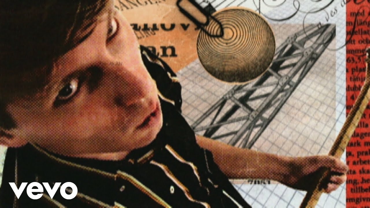 Franz Ferdinand - Take Me Out (Official Video) 🎸