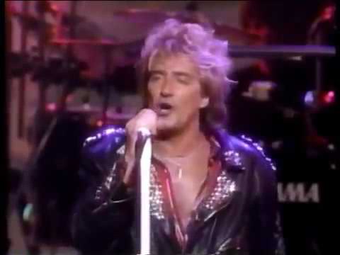 Rod Stewart Performs 'Forever Young' at 1988 MTV VMAs 🎤
