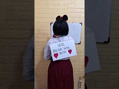 NGERJAIN TEMEN NEMPEL TULISAN DI PUNGGUNG | NURRAYNI25 #dramaanaksekolah #shorts