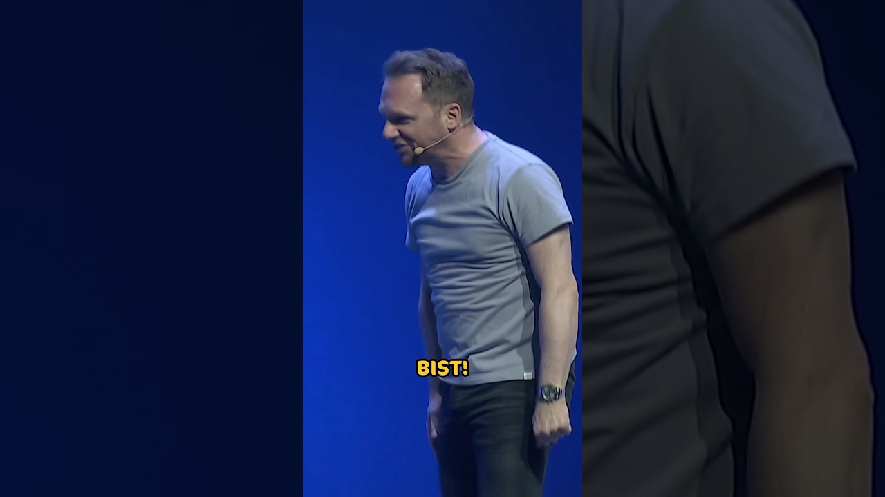 Er leckt seine Chips ab? 🍟