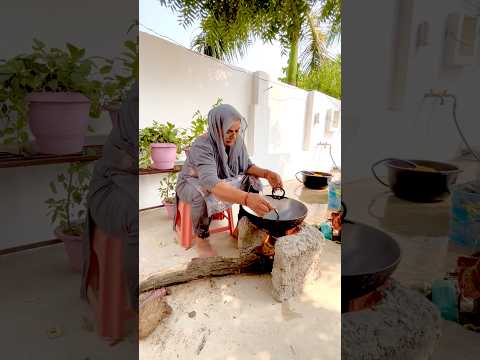 नए घर में नए चूल्हे पर मम्मी ने बनायी “कड़ी पकोड़ा “ #nishantanukiduniya #newchulha #newhouse #recip