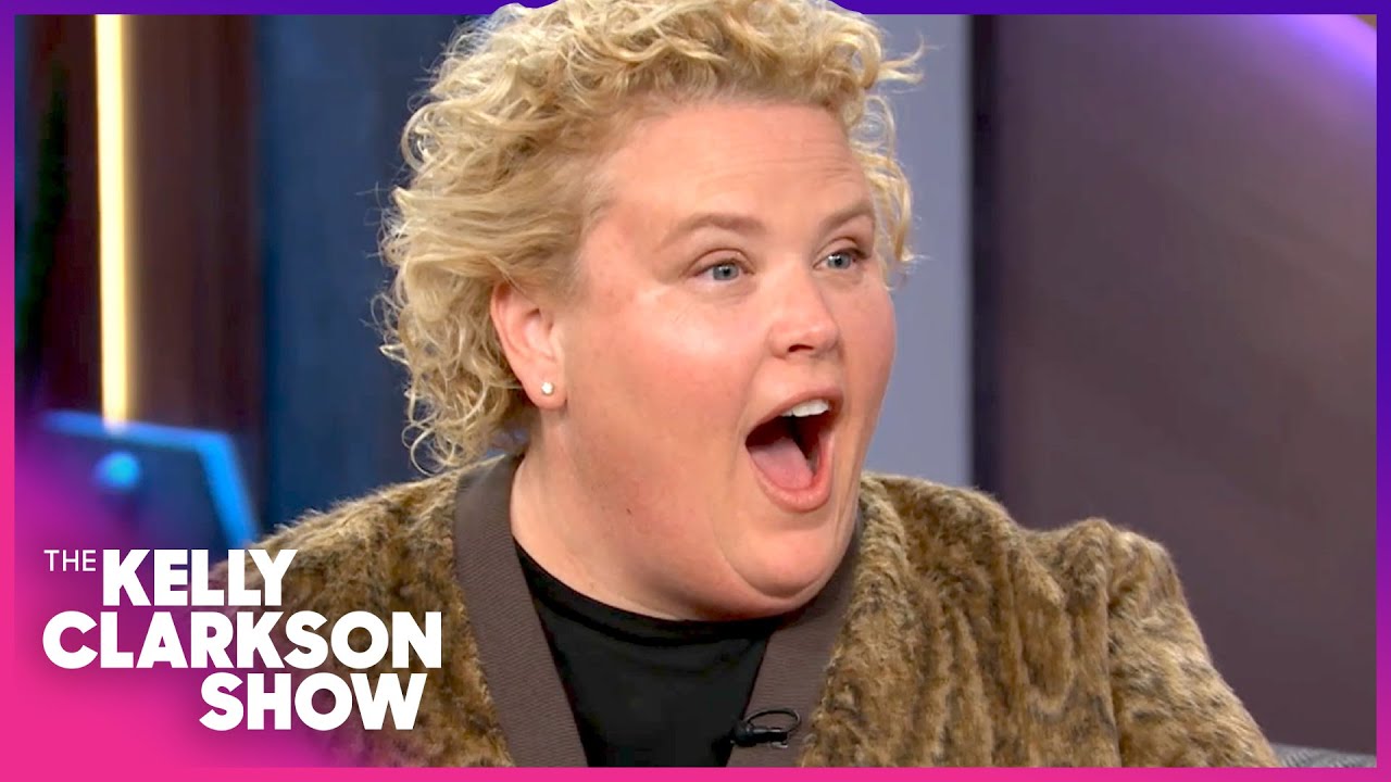 Kelly Clarkson Surprises Fortune Feimster! 🎤