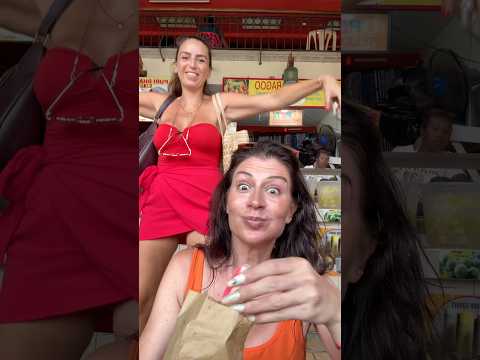 Je goûte tout au marché central de port Louis à l’île Maurice 🇲🇺