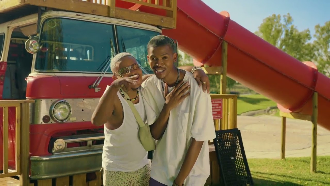 Tee Jay - Izimbali ft. Ntando Yamahlubi (Official Video)