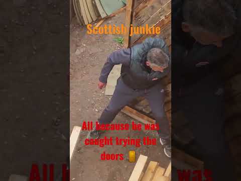 Scottish junkie jo caught trying the doors 🚪 and then went mad 😠 😡  please share 🙏 #junkie #scotland