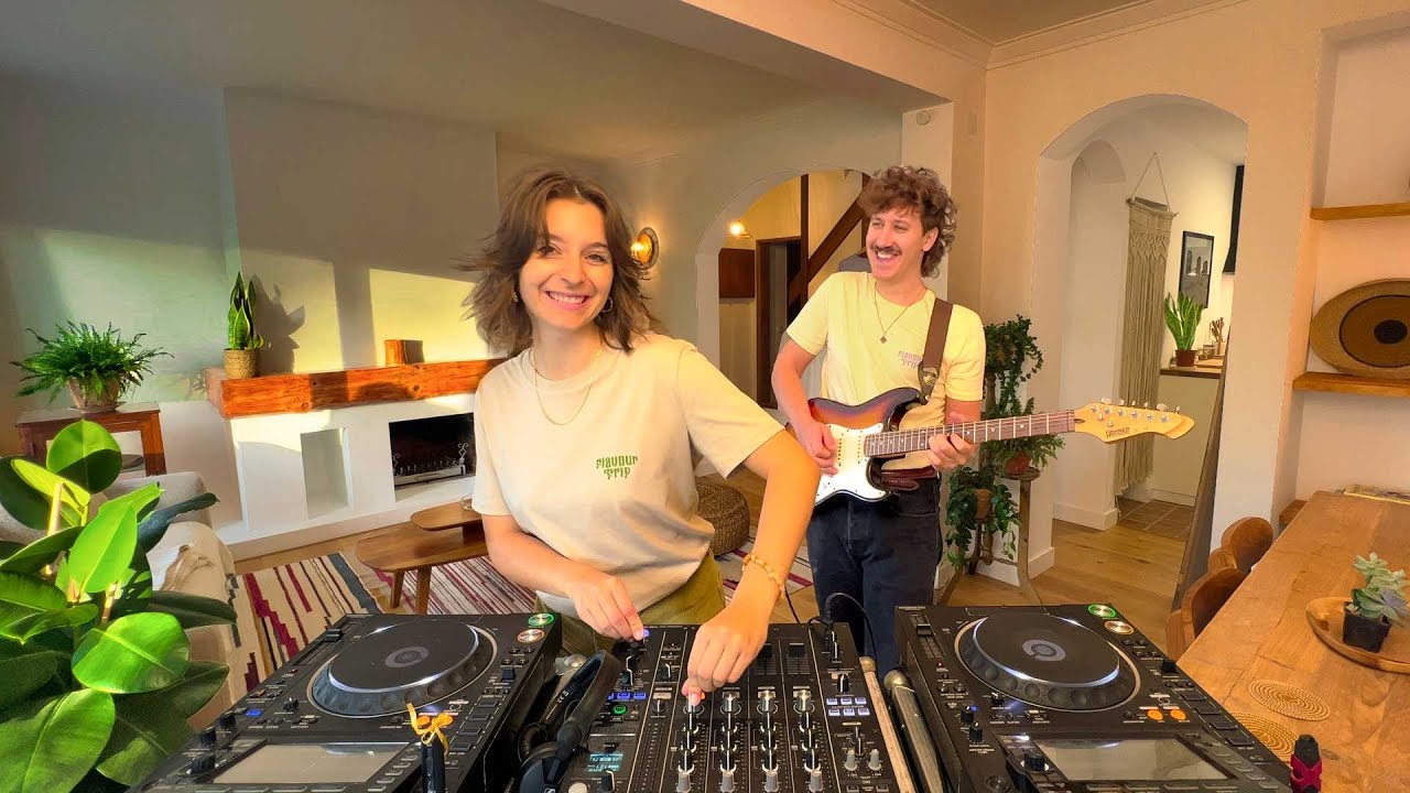 Chillout Deep House Mix for Relaxing Vibes 🎶