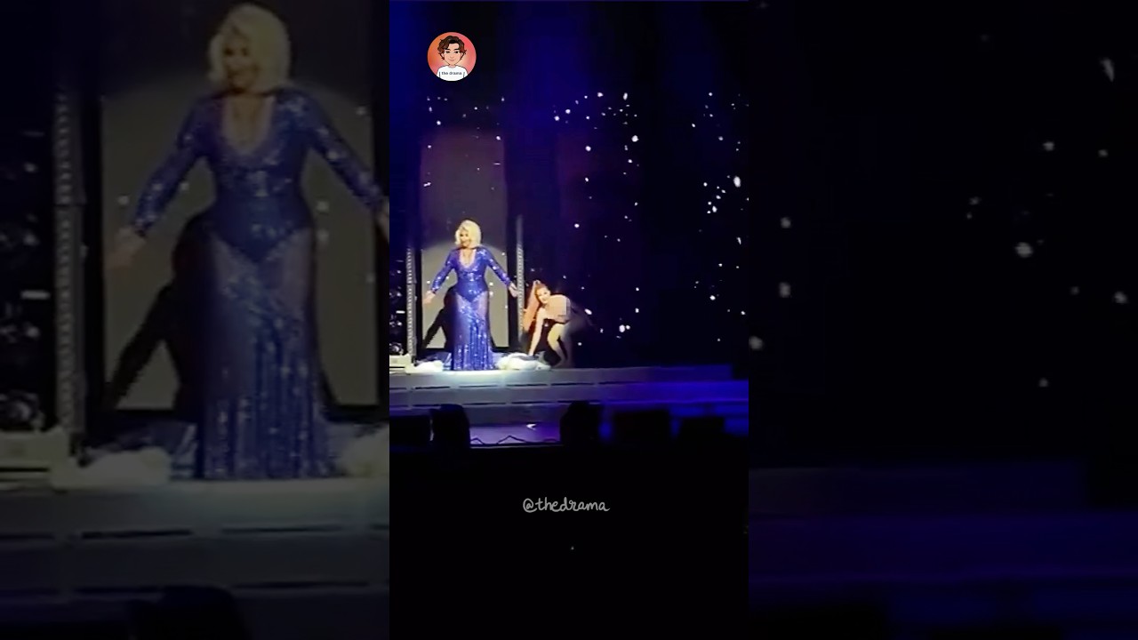 Roxxxy Andrews Leaves Stage After Plane Jane's Performance Disrupts Her Number #dragrace #shorts