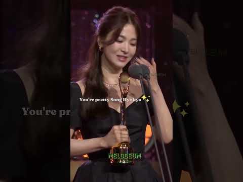 Song Hye kyo got very emotional after winning Daesang for "The Glory" but audience didn't let her be