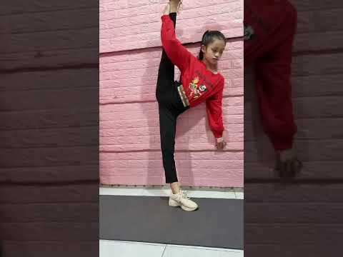 ✓NHẠC TẾT - Nghệ thuật uốn dẻo đỉnh cao MINH PHƯƠNG , yoga #shorts