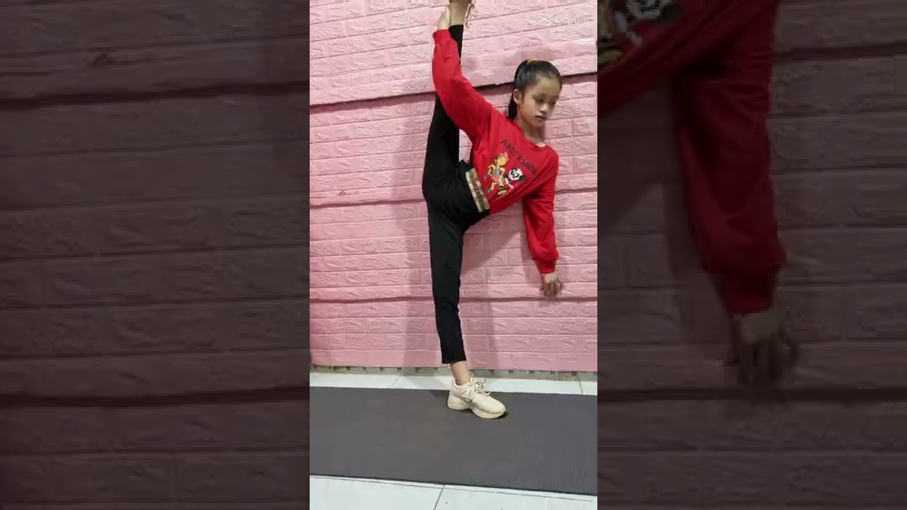 Nghệ Thuật Uốn Dẻo Đỉnh Cao Cùng Minh Phương | Nhạc Tết 🎶