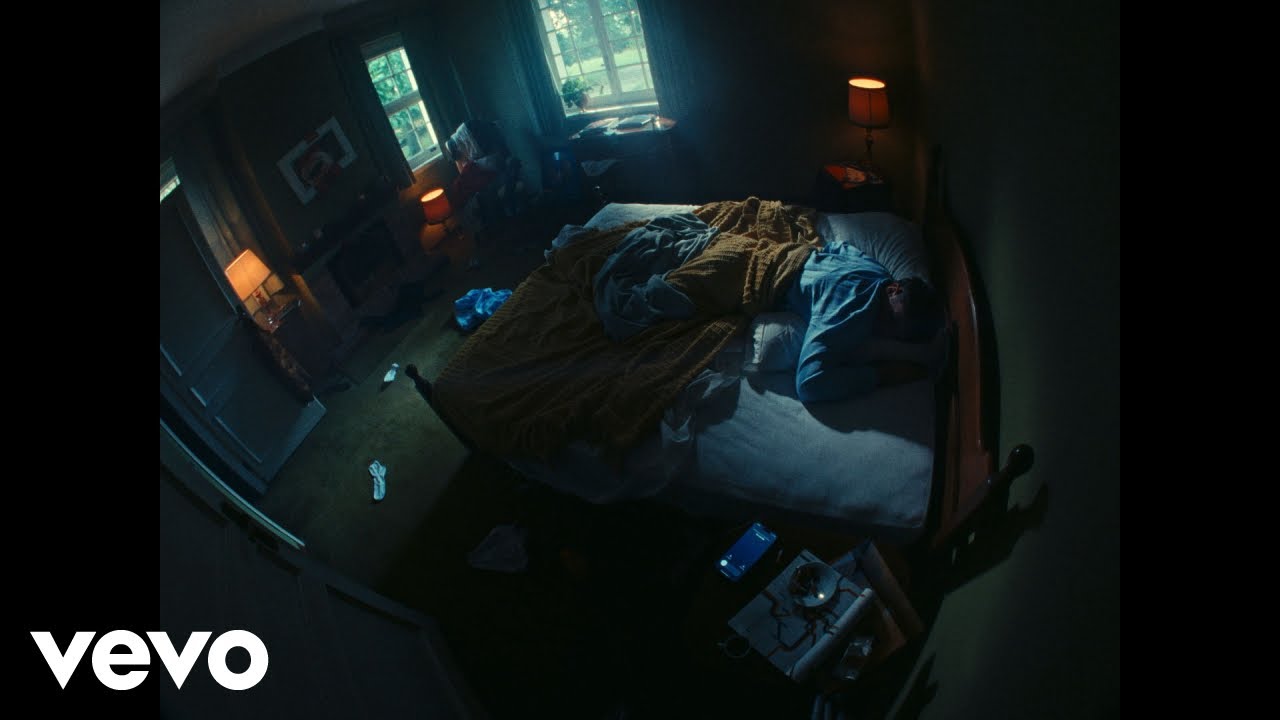 Olly & Juli - Devastante 🎥 Watch the Stunning Visual Video Now!