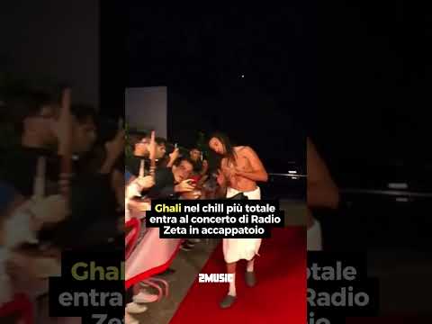 GHALI entra al concerto in ACCAPPATOIO