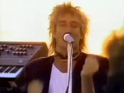 Rod Stewart - Young Turks (1981) Live Performance 🎤