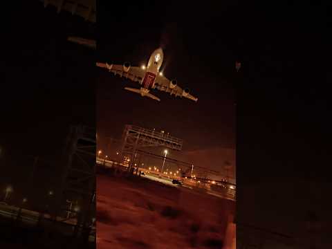 Emirates A380 Landing in Dubai Airport Night View #planelanding #emiratesa380 #emiratesairlines