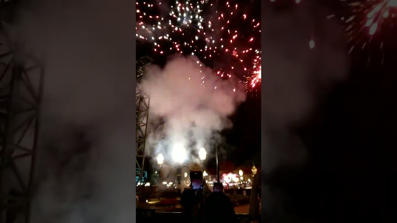 Pesta Kembang Api Tahun Baru 2024 di Alun-Alun Malang 🎆