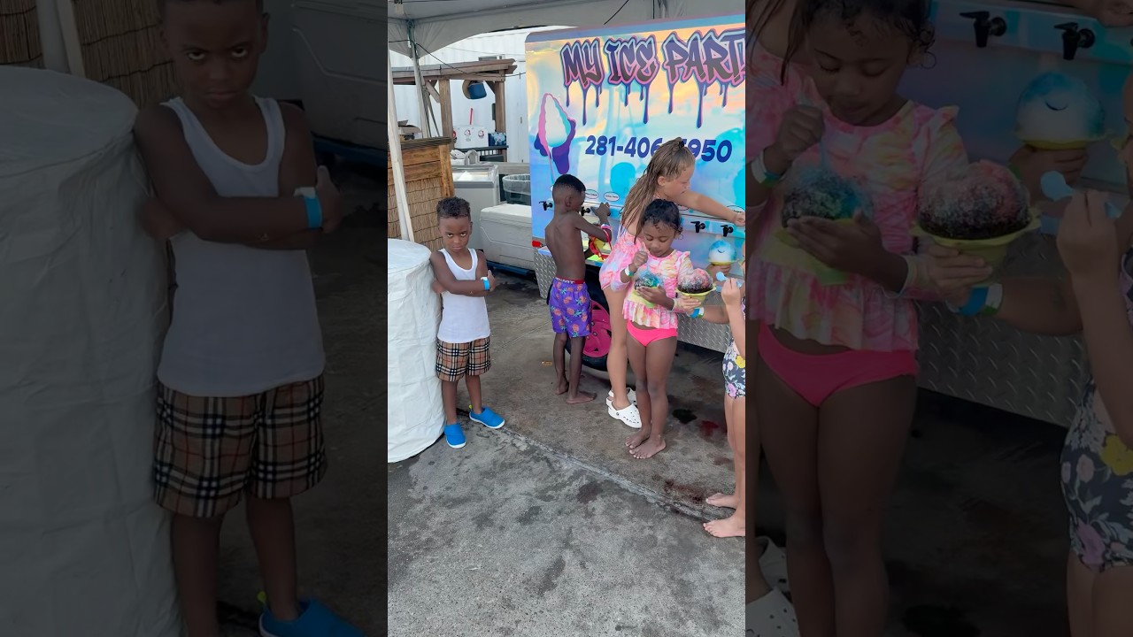 Mj Gets Mad at Londyn for Not Sharing Snowcone ❄️