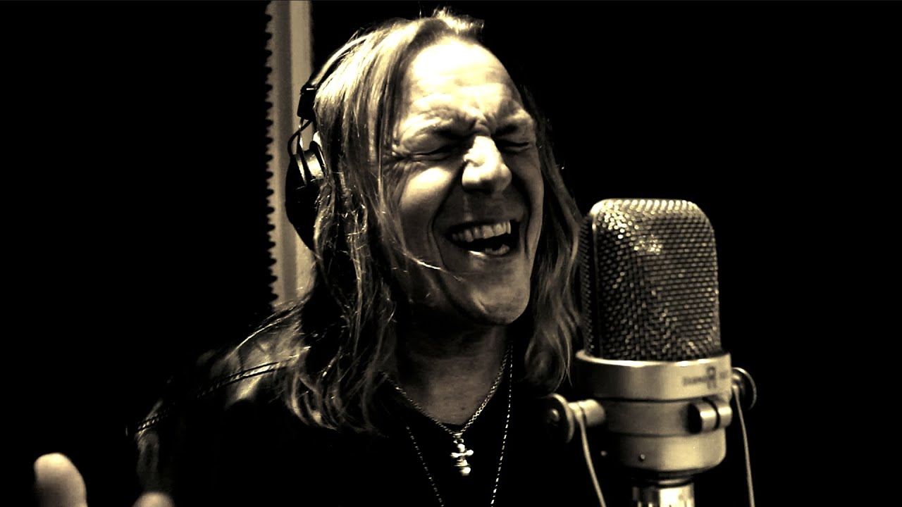 At The Movies: Ronnie Atkins Performs 'We Don't Need Another Hero' 🎬