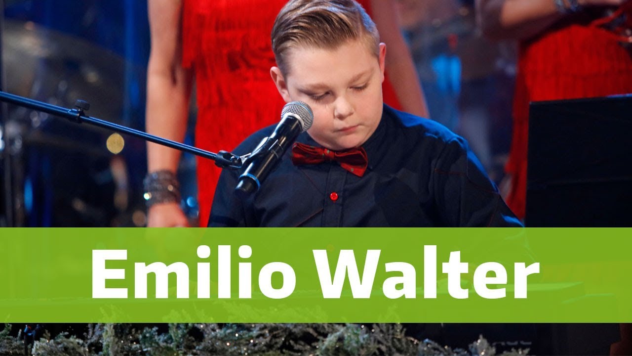 Emilio Walter & Rhapsody in Snow Perform 'Run Rudolph Run' 🎶