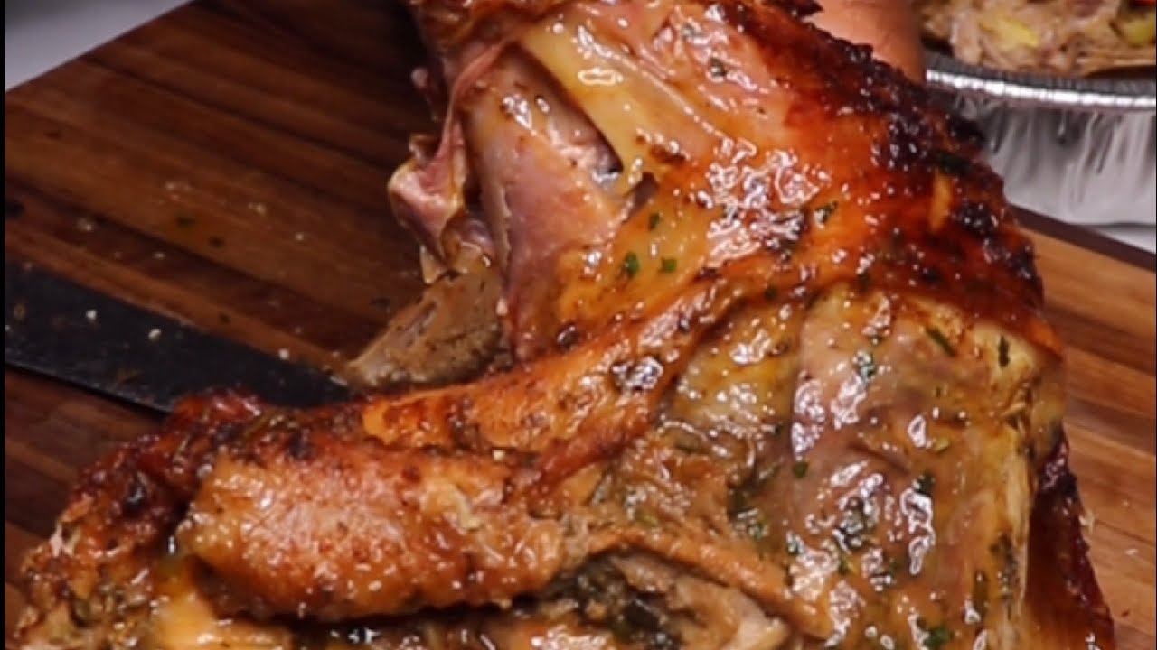 Juicy Thanksgiving Turkey Recipe 🍗