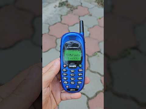 This Blue Motorola Brings Back Perfect 90s Vibes #motorola #nostalgia #90svibes
