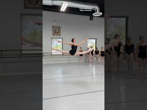 HOLY !!! Her LEAP is PERFECT 😱🩰✨ #ballet #ballerina #balletclass #flexible #strong