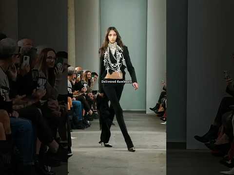 Once again, she owns the runway ⚡ #fashion #runway #supermodel #yasminwijnaldum