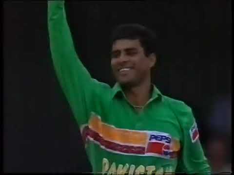 Waqar Younis Achieves Hat Trick vs NZ 🏏