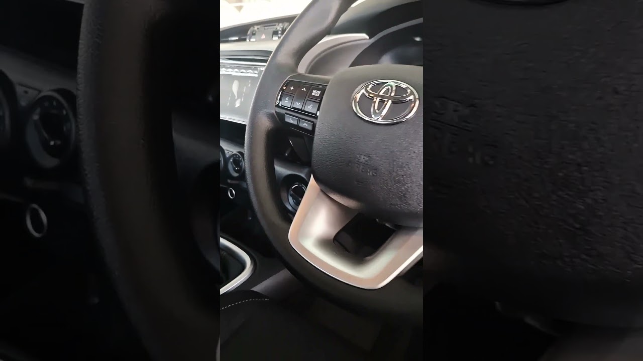 Toyota Hilux Double Cabin 4x4 2025 Interior 🚗