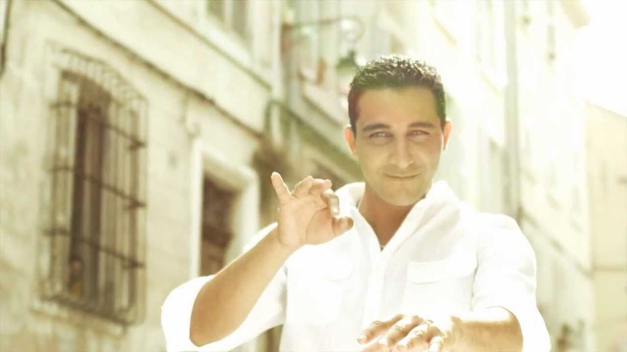 L'AlgĂ©rino - Avec Le Sourire đ¶ Clip Officiel HD | DĂ©couvrez son nouveau single 'ValidĂ© ValidĂ©'!