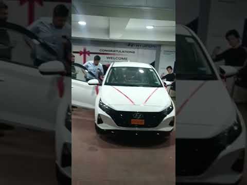 hyundai sales manager expalaining features # i20 magna  2023 upadated model # hyundai evolving