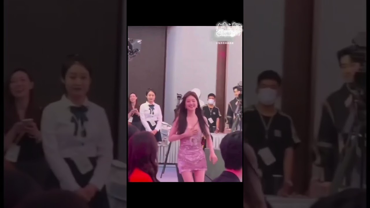 Zhaolusi's Mom & Boyfriend Await Her ๐