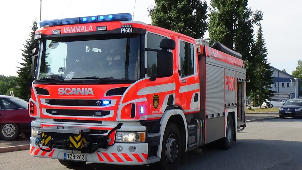 Rescue in Pirkanmaa: Elderly Woman Collides with Tree 🌳