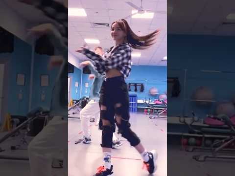 5УТРА - Давай сбежим - Танец (​​⁠​@jeny_miki & @vova_legend)