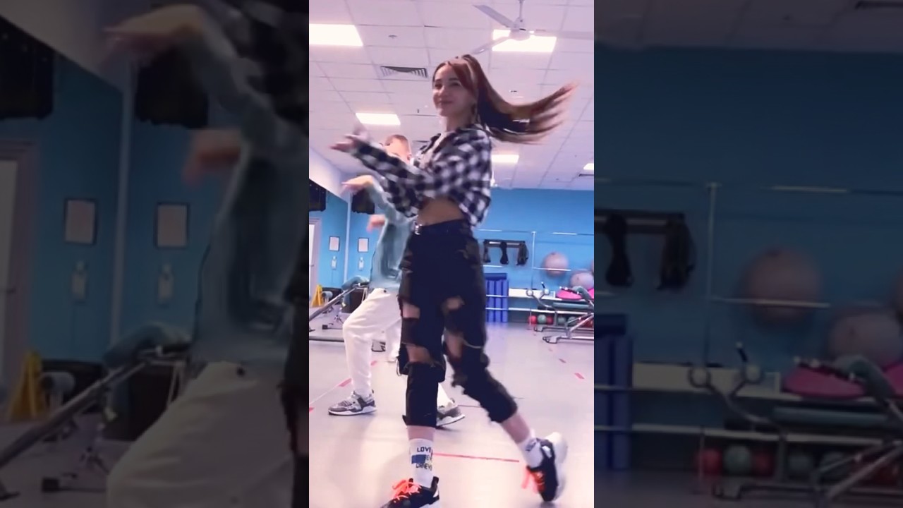 5УТРА - Давай сбежим | Танец с @jeny_miki & @vova_legend