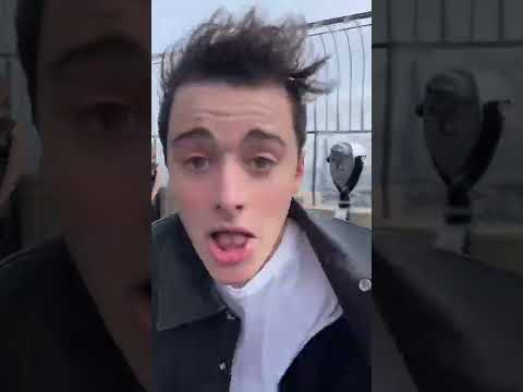 The Cast of Stranger Things Visits the Empire State Building