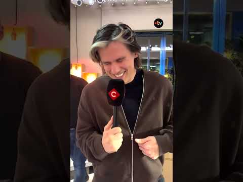 "Il me reste plus que 2 barres sur mes tablettes" Orelsan parle de ses abdos !