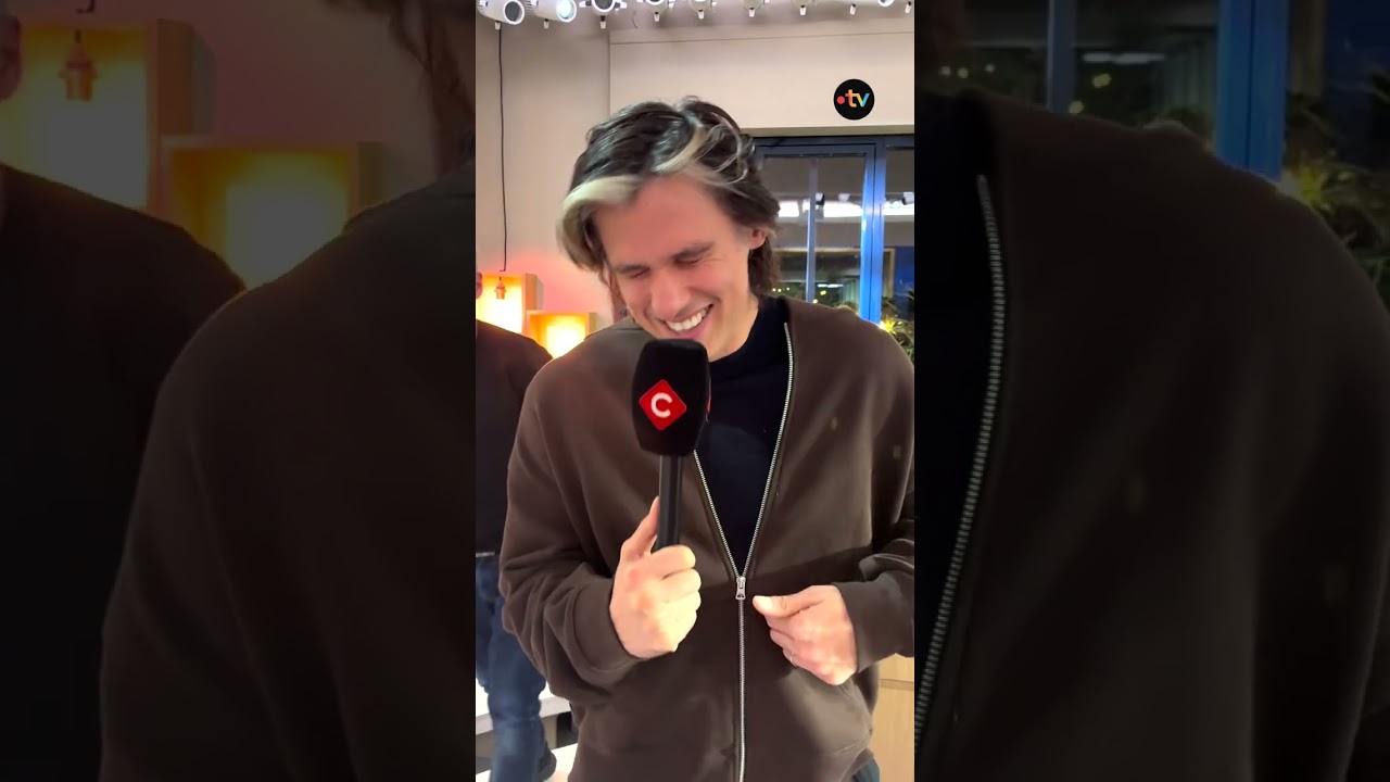 Orelsan évoque ses abdos dans Cà Vous