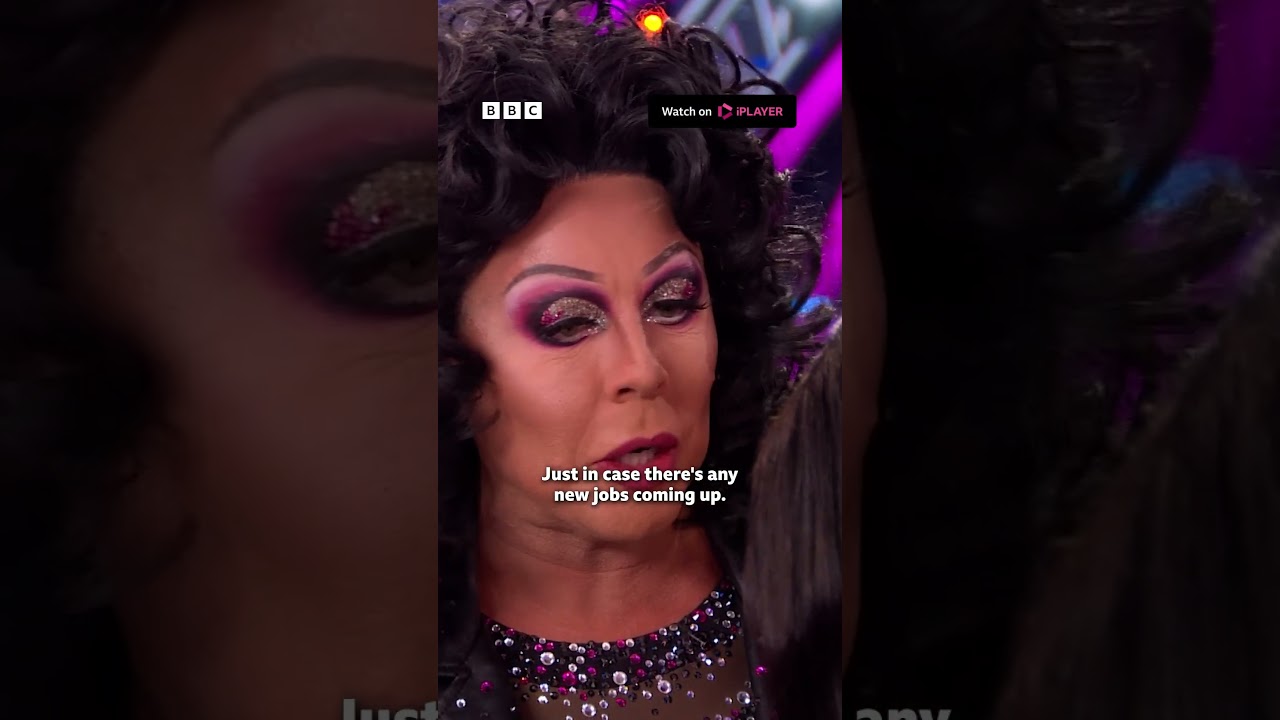 La Voix tries out to be the new Claudia Winkleman