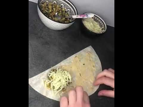 مثلثات التورتيلا الصغيره ،، وصفه سهله وسريعه جدا ولذيذذه ... #معجنات#فطاير#تورتيلا#اكلات